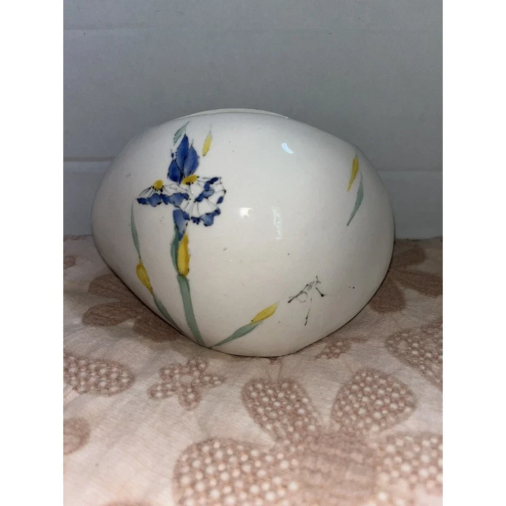 Baatz Procelain Ceramic Clam Shell Design IRIS VASE  Barbera‎ Baatz pottery